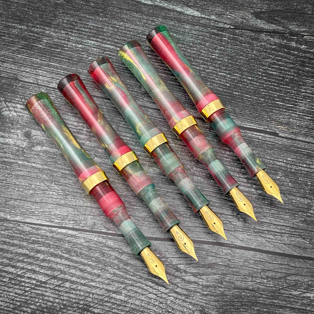 2024 Holiday Limited Edition! An Elysian in a special material from Lisa Marie with Pourly Controlled. A beautiful highly translucent, red, green, gold, sparkly material. This LE is limited to 25 pens.

edisonpen.com/index.cfm/2024…