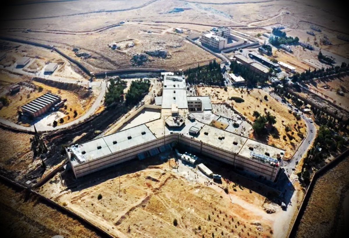 #Sednaya görüntülerinden sonra keşke çok daha fazla Suriyeli'yi alıp kurtarabilseydik diye kahroluyorum.
Münafıkların sözüyle Suriyeli düşmanlığı yapan Müslümanlar da utancını gizlemek yerine biran önce tövbe edip Suriyelilerle helalleşsin.Çok ciddi vebal!