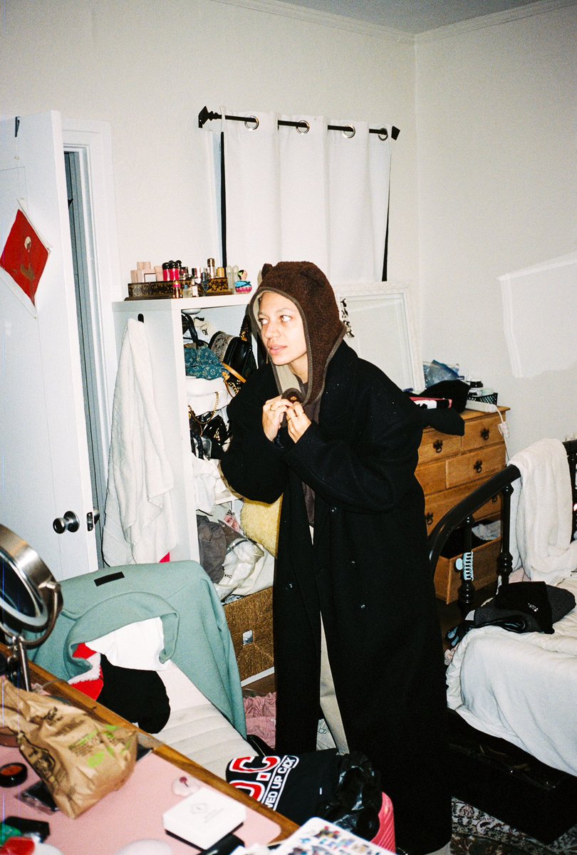 rHyBreadd's tweet photo. Diva on #35mm #contaxt3 #t3 https://t.co/NQ6H7s9pAt
