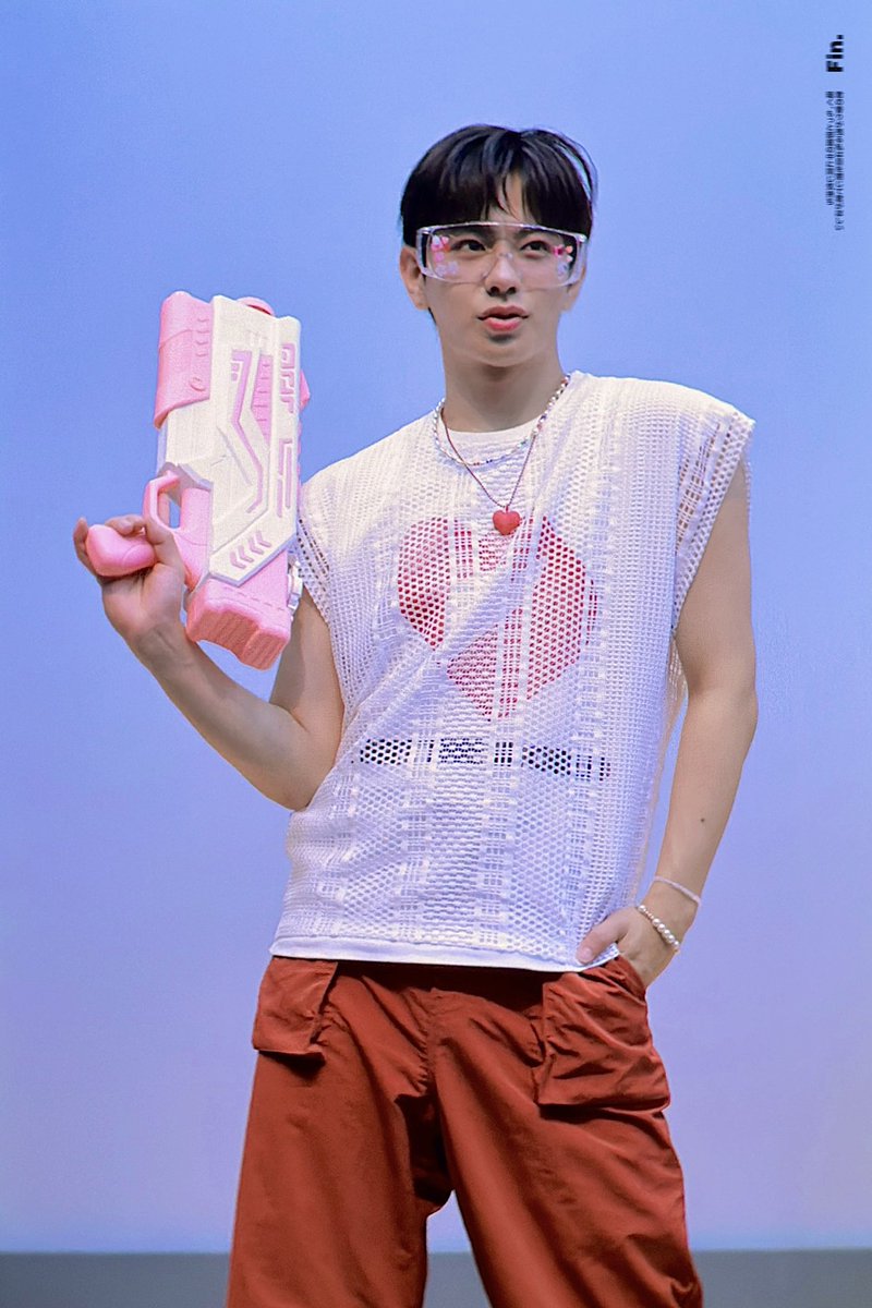 1andkeita's tweet photo. 🔫💦🐬 https://t.co/xnjma1IKUQ