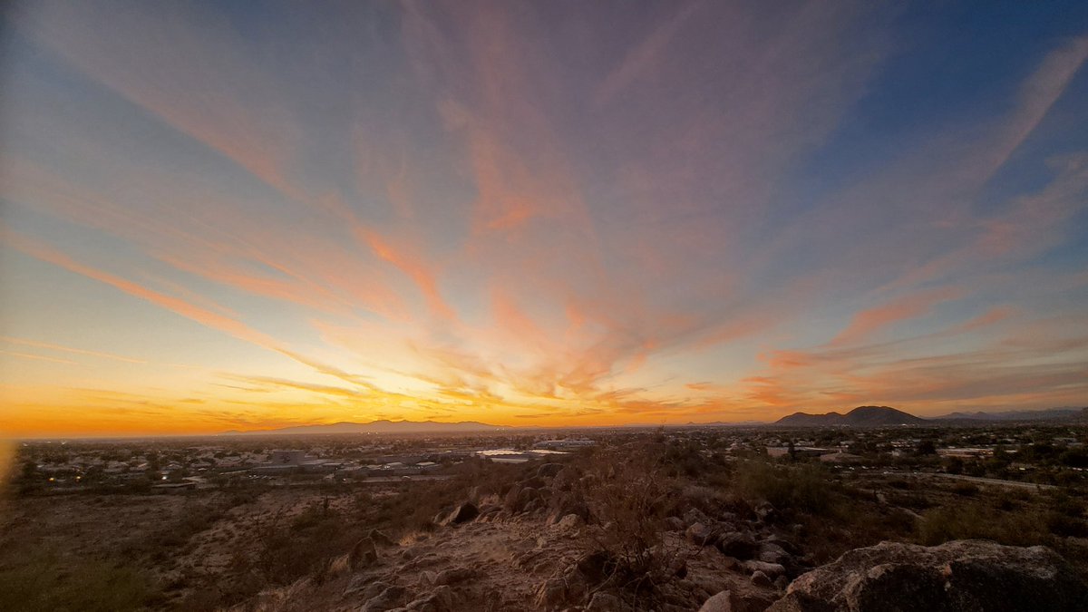 teritoo4u's tweet photo. @Rothmus #AZSunset https://t.co/RNjJeBO3oH