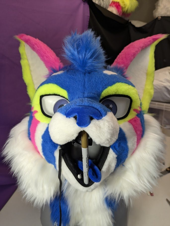 Cub π¬π§ πΊπ² (@charredfursuits) on Twitter photo Hi! Hi!