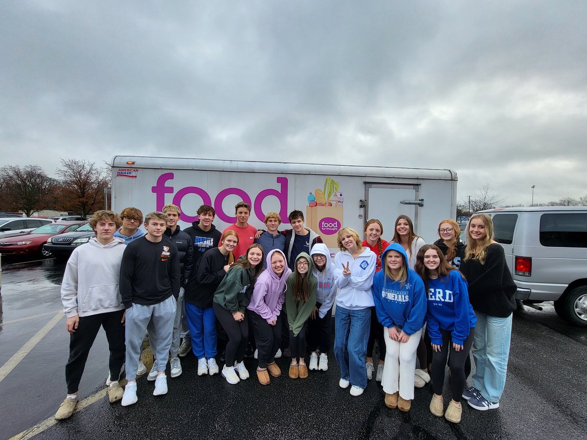 AWHSDECA's tweet photo. Even a little rain couldn't stop the DECA team from loading the "Food For Thought" trailer with the "DECA The Halls" donations today! 🌂🌧 https://t.co/l6HmvS2iXM