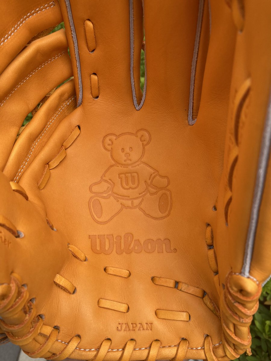 atsumu_nakata's tweet photo. #WILSONBEAR 刻印
WilsonJapanオリジナルキャラクターでカスタムオーダーはもちろん、海外の方からも人気です。硬派なあなたもぜひ。
#安定した捕球から素早い送球へ
#守備率10割に近づくグラブ
#wilson
#ウイルソン
#ウィルソン https://t.co/LAO21I4S3W