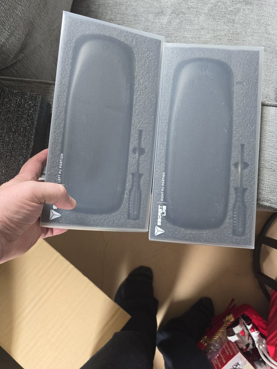 itzdungeon's tweet photo. Gotta love @secretlabchairs !! Just got my arm rests tops and my seat replaced on warranty! 👍💪 thanks for the amazing service and people that work for your company.

#secretlabchairs https://t.co/pzFshFMY1U