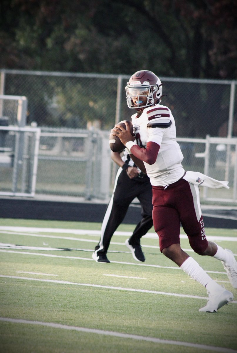 romulus_eagleFB's tweet photo. Camp write ups from Prep redzone. Senior-DE-@SemajayHayes15  and Junior QB-@TorreSearcy @PrepRedzoneMI https://t.co/Ff2GLZwyuh