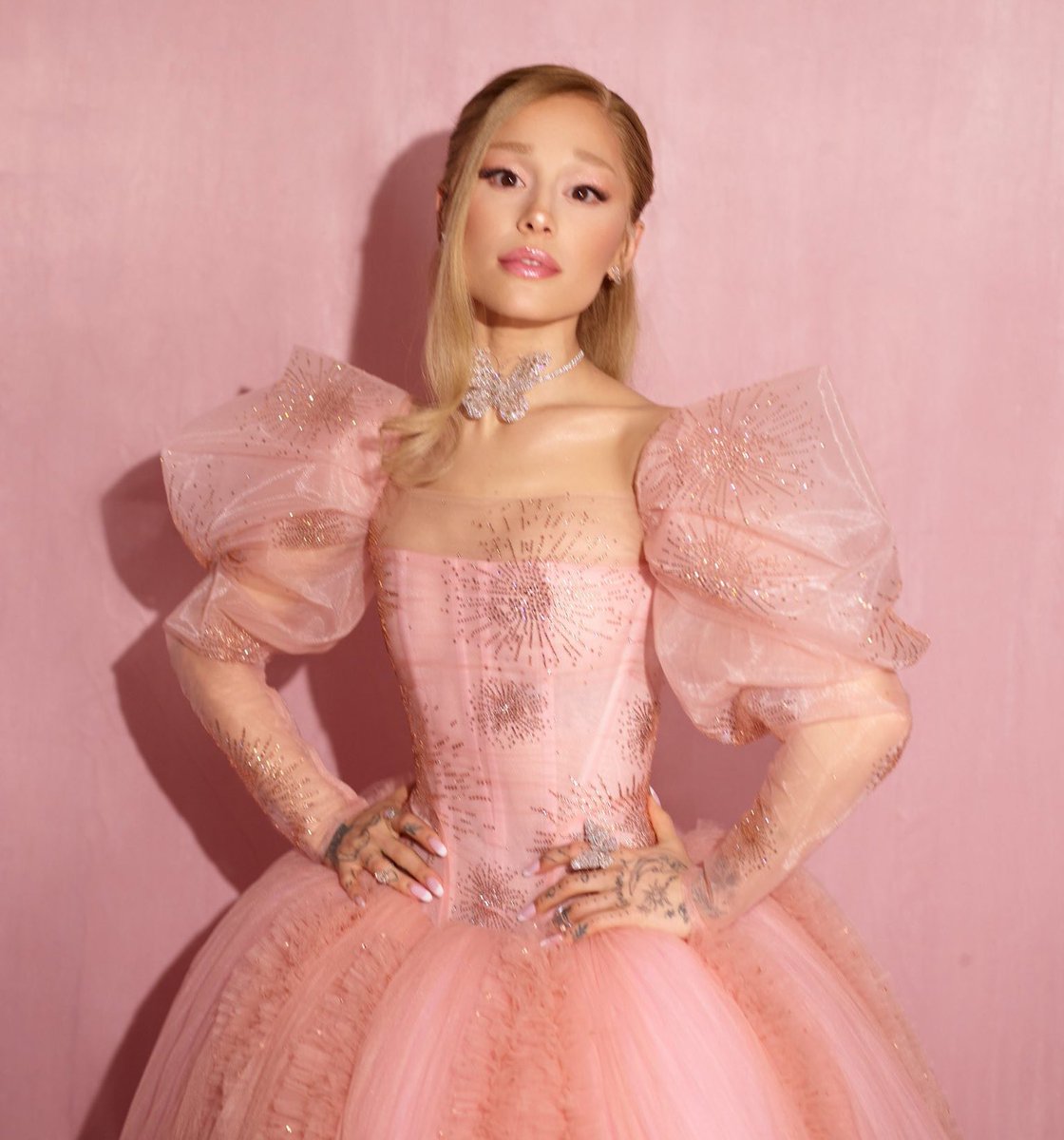 darianabrande's tweet image. Ariana Grande has won “Best Supporting Actress” at the San Diego Film Critics Society Awards!