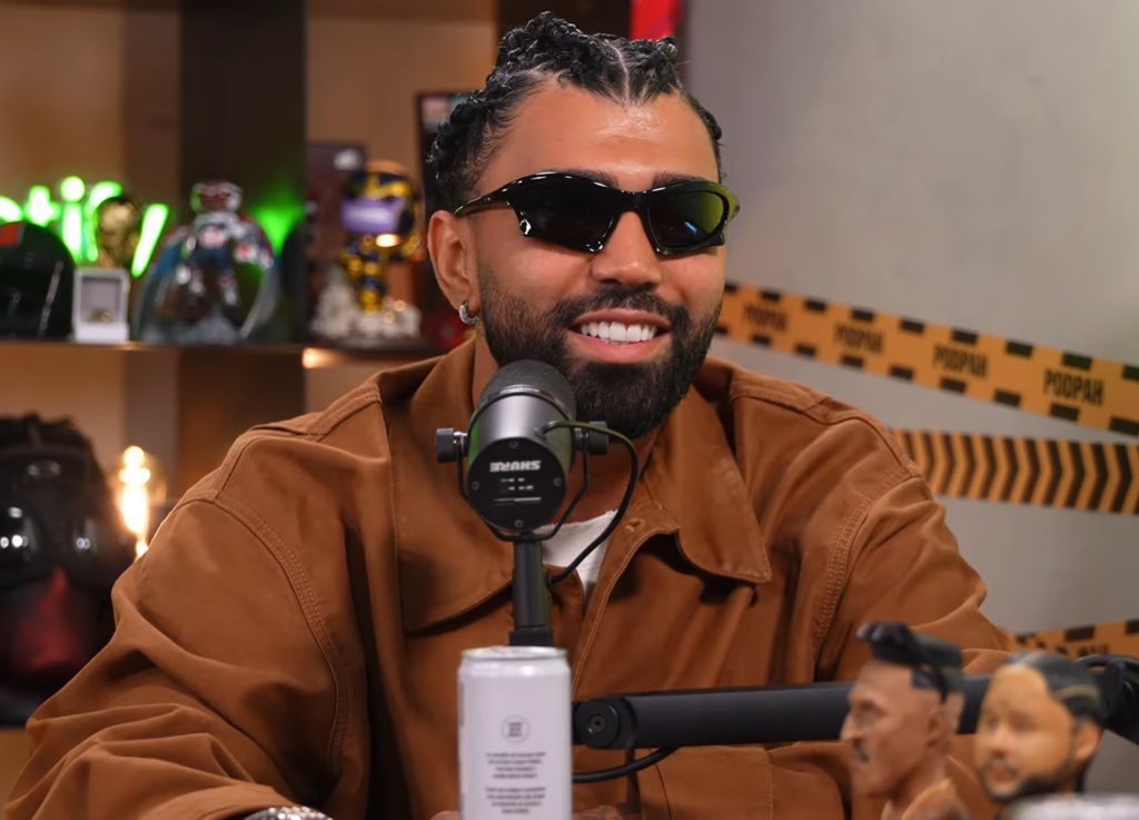 Como explicar esse cara

tem 28 anos e ja é ídolo de um dos maiores clubes brasileiros

curte noitada e decide final 

não mete filho e abandona

vai em podcast falar que brasileirão é melhor que premier league

ele é diferente demais, todos queríamos ser lil gabi por um dia!