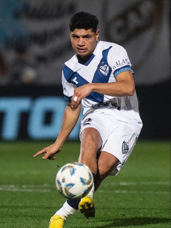 BienFortineros's tweet photo. 💣🚨 ÚLTIMO MOMENTO EN #VELEZ

“A esta hora, no puedo asegurar la titularidad de Aquino este miércoles. Lo ven cansado y podría ser una alternativa para el 2T. Si saliera, la idea sería poner otro jugador en el medio para tener más recuperación”

@metcheverry99 en @BienFortineros https://t.co/1rQxNp8cj4