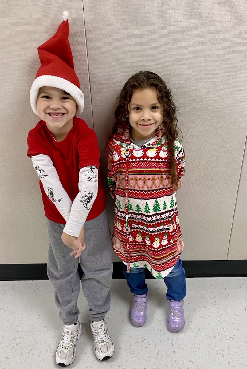 StephensES_AISD's tweet photo. Day 4- 12 days of Winter Holiday: Let it Snow, Let it Snow! ❄️ Today snowmen were everywhere. ⛄️@Arcos1968 @BenjaminVoss_ @maty_orozco @drgoffney https://t.co/ENZRUw5cxi
