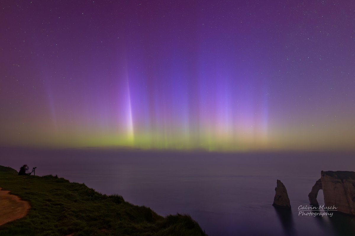 Cdtj3's tweet photo. @JAtanackov I took this picture from the French NW coast from the 10-11 May 2024 storm. You can clearly see the leftmost pillar bend left, and the rightmost bend slightly right. First time I noticed aurora pillars can bend 😅 https://t.co/U4gFBQkqkx