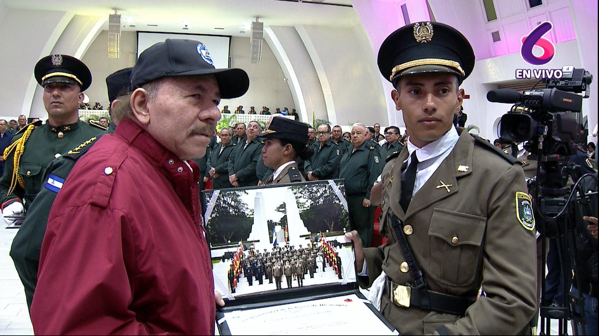 Presidente Daniel Ortega y Compañera Rosario Murillo participan en la XXIX graduación de cadetes del Ejército de Nicaragua 
#noticias #nicaragua 
Vía <a href="/Hamineka/">Hamilton Galeano</a> 
Más información 👉🌐canal4.com.ni/presidente-dan…