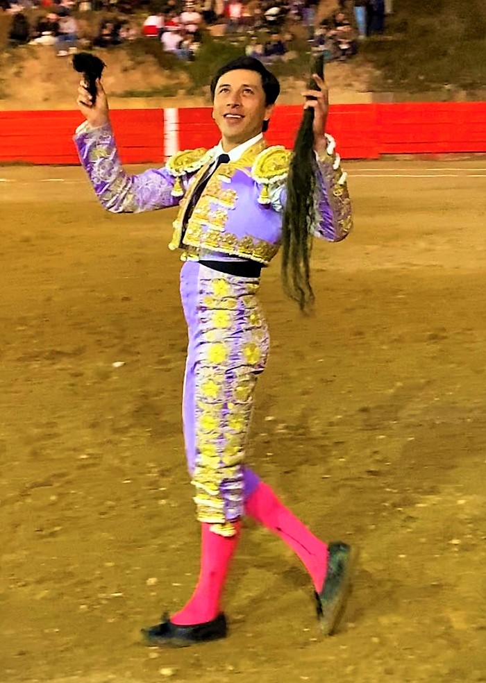 🇨🇴 Villapinzón
Manuel Libardo indulta a Castello de Achury Viejo.
Domingo 8 de diciembre.
Toros de Achury.
Manuel Libardo: oreja y dos orejas y rabo simbólicos.
José Arcila: dos orejas y silencio.
Manolo Castañeda: oreja y palmas.