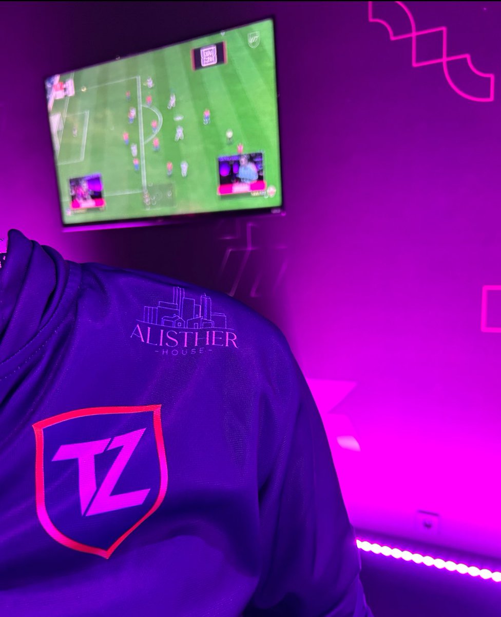 Não tem como não torcer por vcs. Vocês levam a força e o talento do Brasil e mostram que é possível. Com você <a href="/TZ_Tuzzy/">Tuzzy</a> na cara e na coragem e obviamente um amigo que eu tenho orgulho de chamar de irmão <a href="/vitaadaa/">Victor Mariano (Vitada)</a> de Manager

Uso com orgulho a camisa no FC e fora! Lá de Barcelona!