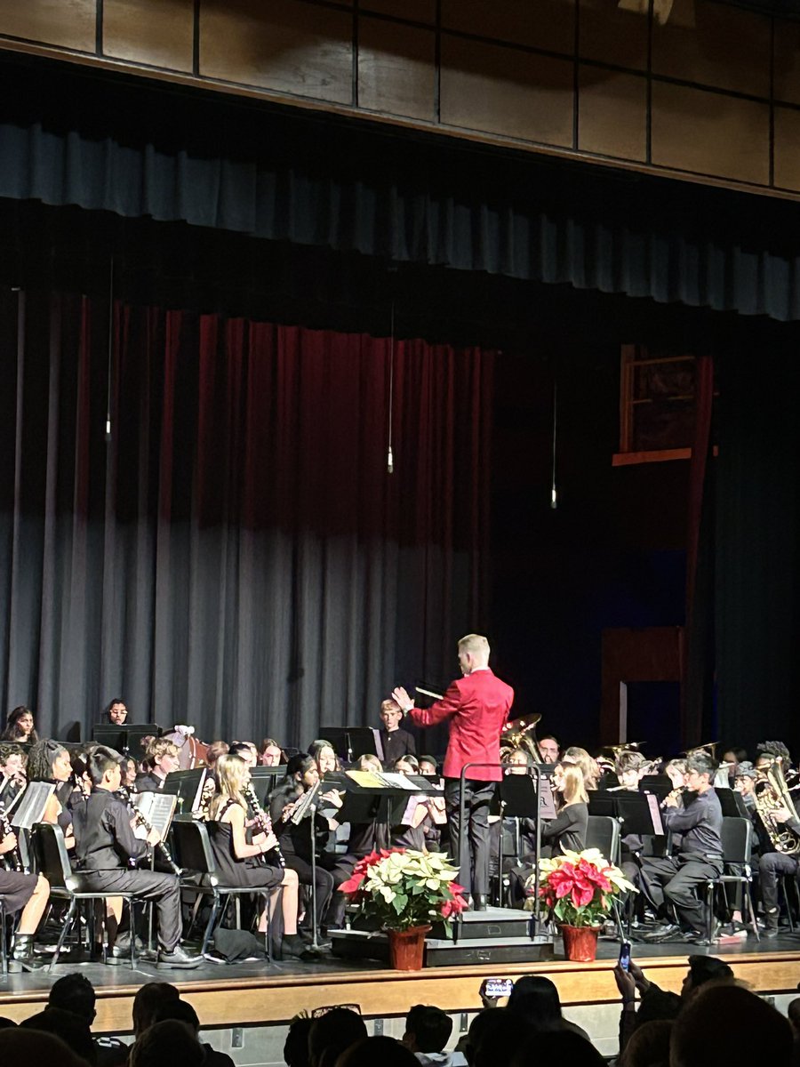 Prin_MayerPRMS's tweet image. December means band concerts! Listening to the amazing sounds of @PorterRidgeMSNC 7th grade band! Absolutely beautiful! Next up…8th grade!  @AGHoulihan @UCPSNC