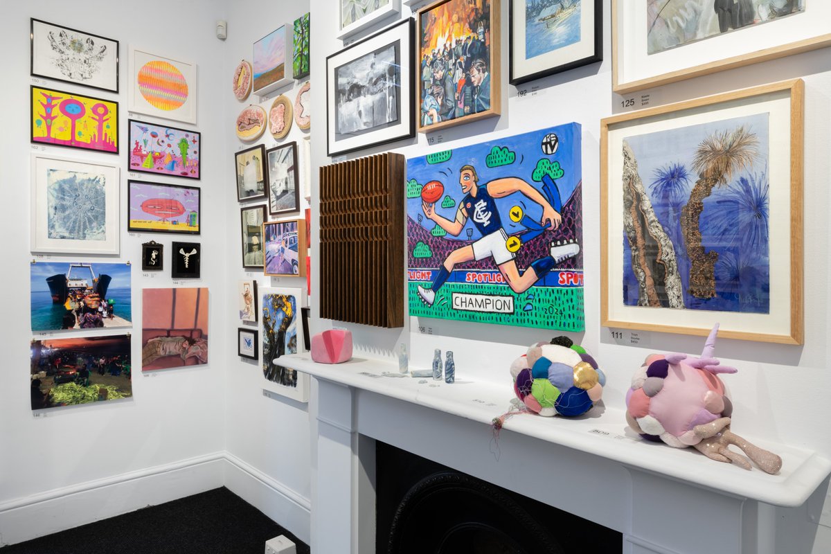 The 34th 𝗟𝗶𝗻𝗱𝗲𝗻 𝗣𝗼𝘀𝘁𝗰𝗮𝗿𝗱 𝗦𝗵𝗼𝘄 is now open - featuring over 1,000 artworks in a dazzling array of mediums and styles, this one’s the biggest yet! Start exploring here: lindenarts.org/exhibitions/li…