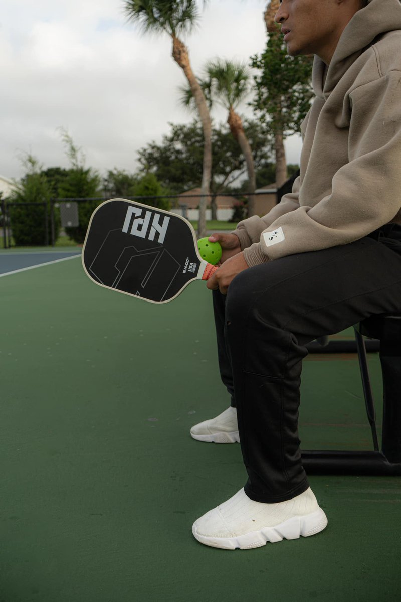 hudefpickleball's tweet image. Take your game to the next level with the Hudef HPJ paddle. Built for control, power, and precision—because every shot counts. #HudefHPJ #PickleballPerformance