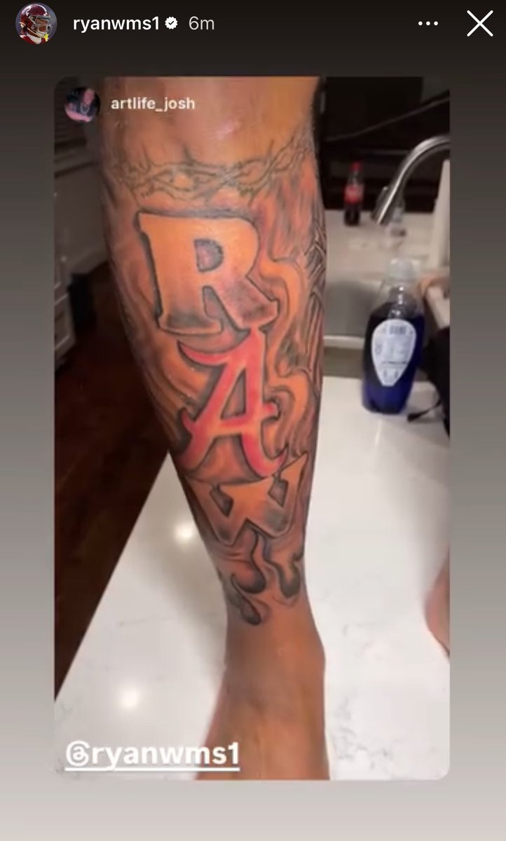 SPG9814's tweet image. Ryan Williams showing off his new tattoo 🐘🐘#RollTide