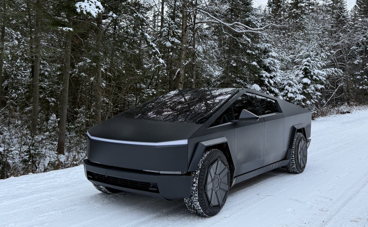 BLKMDL3's tweet image. Just got back from an 8,100 mile, 25 state Cross Country road trip with my @Cybertruck- here is my review + thoughts.
First off, FSD was mindblowing on these long highway drives. I made it from LA to NYC with 1,000 miles between disengagements. It’s wild how great it’s gotten…