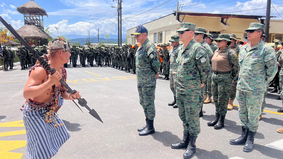 𝑳𝒂 𝑬𝒔𝒄𝒖𝒆𝒍𝒂 𝒅𝒆 𝑰𝒘𝒊𝒂𝒔 𝒅𝒆𝒍 𝑬𝒋𝒆́𝒓𝒄𝒊𝒕𝒐 "𝑪𝑹𝑵𝑳 𝑬𝑴 𝑮𝑶𝑵𝒁𝑨𝑳𝑶 𝑩𝑨𝑹𝑹𝑨𝑮𝑨𝑵" 𝒓𝒆𝒄𝒊𝒃𝒆 𝒂 𝒍𝒂 𝑬𝑻𝑭𝑨.

#EjércitoECU
#NoParamos
#FFAAContigo