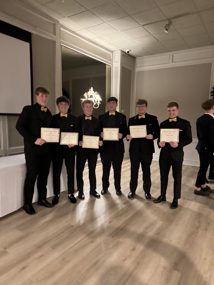 IanMcGrath71's tweet photo. I am very blessed to receive 1st Team All County Dream Team for Defensive Line! Thank you @LHNCoachWenz @MacombCoaches! @CoachBeurer @PStuursm @CoachP_Alma @CoachWooster @MichFBFrenzy @CoachJurasin @CoachArnoldJR @CoachGarde @C_Gottschalk_66 @JackMay38939974 @Bryceteo33 https://t.co/RRcMKLwP9k
