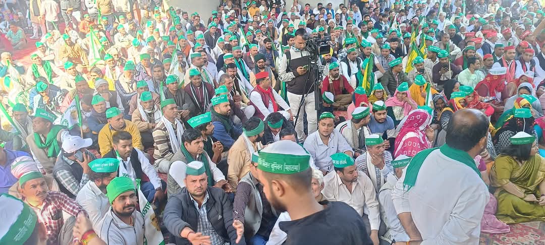 Prashant Rajput (@prashan38810528) on Twitter photo "किसानों की छाती पर बने एयरपोर्ट की तस्वीरें और वीडियो खूब शेयर की जा रही है किंतु किसान धरने पर बैठे किसी को नही दिखे"
जेवर एयरपोर्ट के पीड़ित किसान
#अपना_हक_लेके_रहेंगे
#विस्थापन_में_समतुल्य_भूमि
<a href="/myogiadityanath/">Yogi Adityanath</a> <a href="/CMOfficeUP/">CM Office, GoUP</a> <a href="/UPGovt/">Government of UP</a> <a href="/InfoDeptUP/">Information and Public Relations Department, UP</a> @ChiefSecy_UP <a href="/CommissionerMe3/">Commissioner Meerut</a> "किसानों की छाती पर बने एयरपोर्ट की तस्वीरें और वीडियो खूब शेयर की जा रही है किंतु किसान धरने पर बैठे किसी को नही दिखे"
जेवर एयरपोर्ट के पीड़ित किसान
#अपना_हक_लेके_रहेंगे
#विस्थापन_में_समतुल्य_भूमि
<a href="/myogiadityanath/">Yogi Adityanath</a> <a href="/CMOfficeUP/">CM Office, GoUP</a> <a href="/UPGovt/">Government of UP</a> <a href="/InfoDeptUP/">Information and Public Relations Department, UP</a> @ChiefSecy_UP <a href="/CommissionerMe3/">Commissioner Meerut</a>