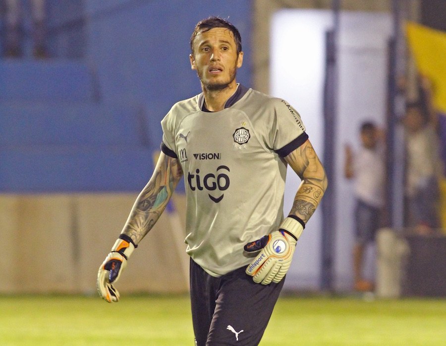 Finalmente se nos va Manuel Capasso y se une a la lista de jugadores que estaban hechos para grandes cosas en Olimpia pero se fueron muy temprano