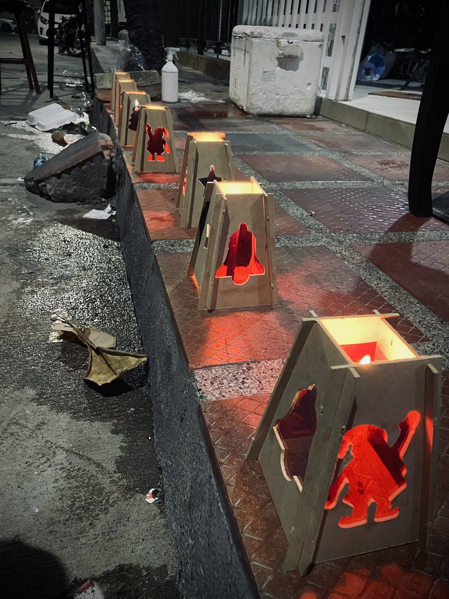 leonardoguzmann's tweet photo. Hace un año prendí las velas por lo que hoy estoy viviendo. Y solo me queda decir: GRACIAS! Tengo amor en mi vida, amistad sincera, apoyo, confianza, admiración genuina, paz en el alma y fuego en el corazón. 🕯️🎄

Este año, la vela encendida fue para agradecer a la vida❤️‍🔥 https://t.co/n3ay5RdZVM