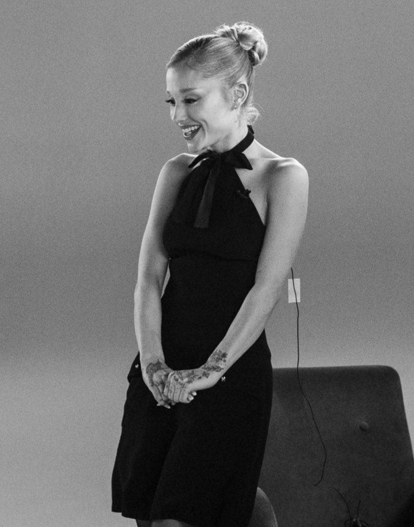 jjkklsd's tweet photo. NÃO ESTAMOS ACOSTUMADOS: A Ari VENCEU a categoria de ‘Melhor Atriz’ no San Diego Film Critics Society (SDFCS) por sua atuação em Wicked, como Galinda! https://t.co/BA4oQk7oXG