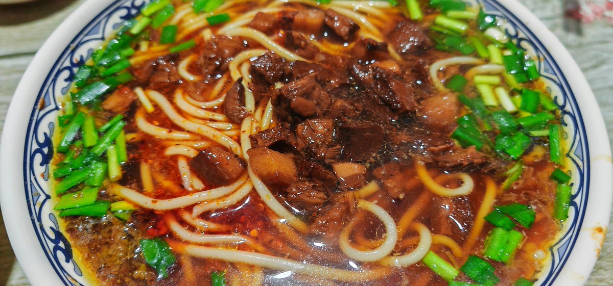 家附近的老徐饸饹面，还是小时候的味道，整碗热腾腾的碳水下肚，满足感爆棚～
