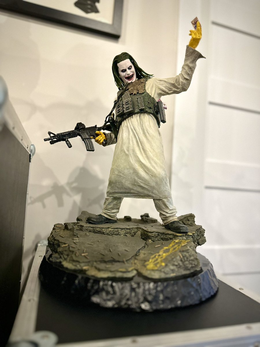 capecastshow's tweet photo. Picked up the Joker statue by @WetaWorkshop . Any opportunity to have another #ZackSnydersJusticeLeague fig in my collection I’ll gladly take! https://t.co/z0YNvgTUCp