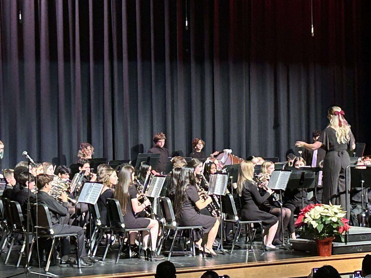Prin_MayerPRMS's tweet image. 8th grade concert was just incredible! @PorterRidgeMSNC has extremely talented students!! Thankful for all of the work that they put in to make tonight special! @AGHoulihan @UCPSNC