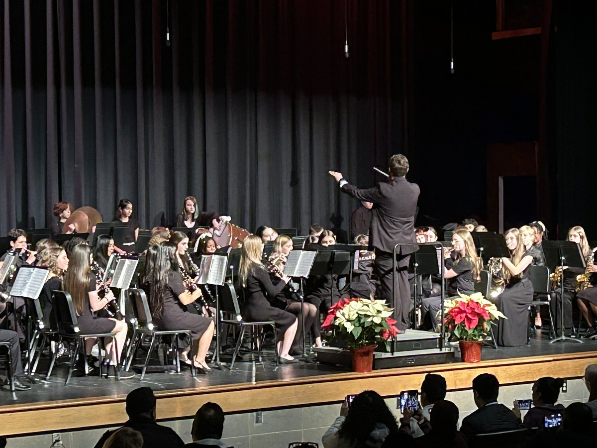Prin_MayerPRMS's tweet image. 8th grade concert was just incredible! @PorterRidgeMSNC has extremely talented students!! Thankful for all of the work that they put in to make tonight special! @AGHoulihan @UCPSNC