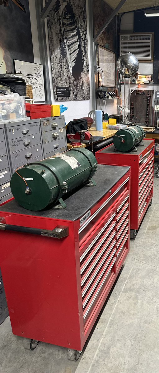 PickensTim's tweet image. I have some new super capacitors.. 
time to play with super conductors and Podkletnov related experiments.