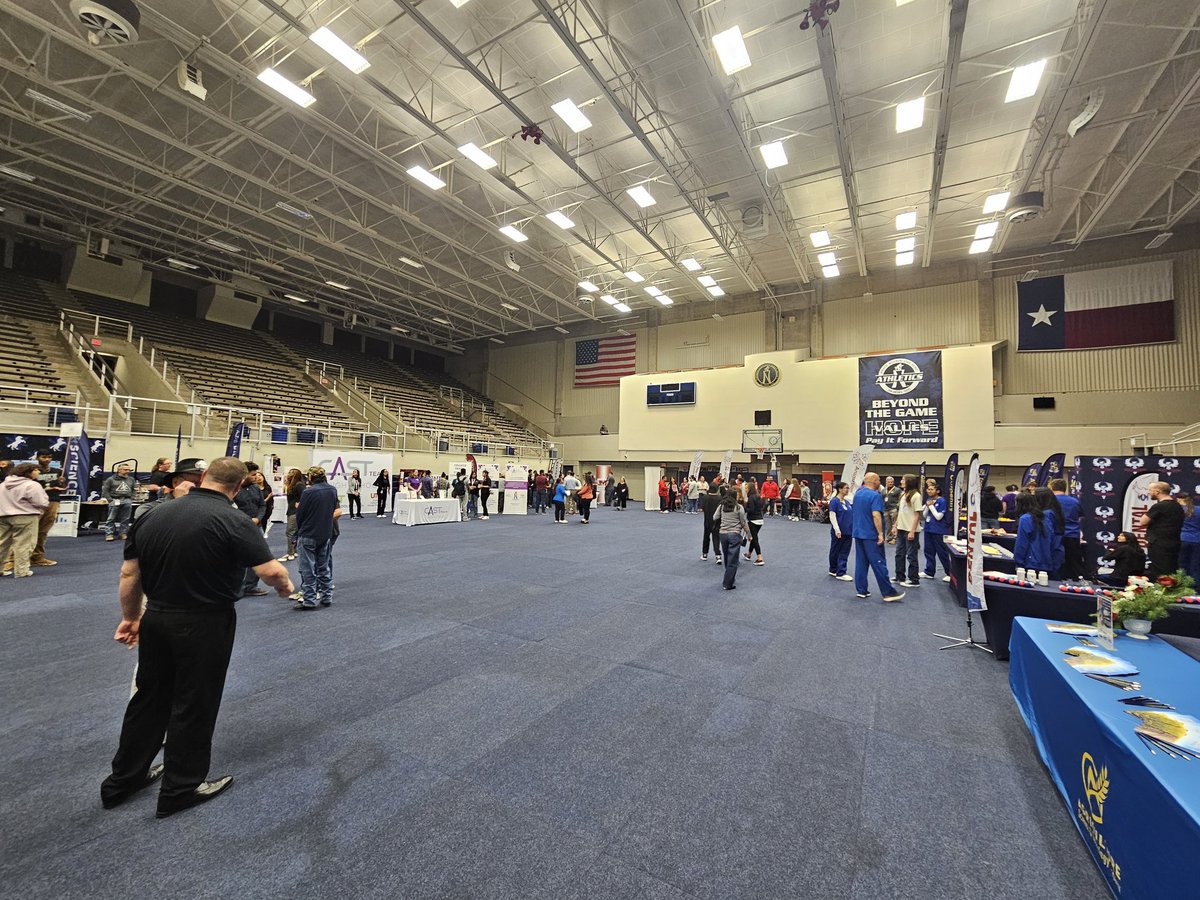 Amanda Quick, M.Ed. (@teachstemquick) on Twitter photo The Middle School and High School Magnet Fair runs from 6:30-8:00 tonight! Middle School programs are at Northside Activity Center. High School programs are at Paul Taylor Field House. <a href="/NISD/">Northside ISD</a> The Middle School and High School Magnet Fair runs from 6:30-8:00 tonight! Middle School programs are at Northside Activity Center. High School programs are at Paul Taylor Field House. <a href="/NISD/">Northside ISD</a>