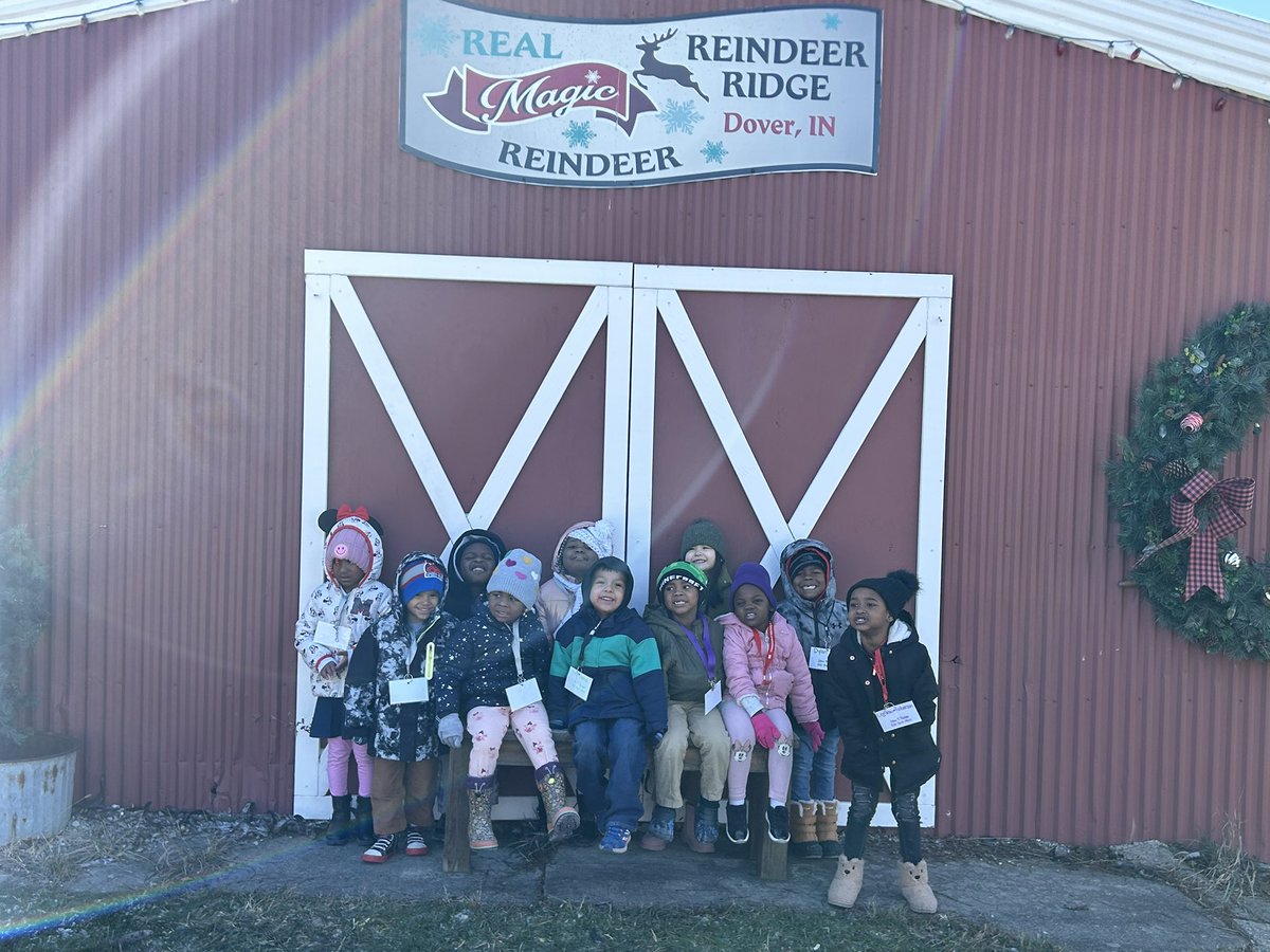 DaraEdu7's tweet photo. When life gives you field trips, make unforgettable memories! Ss compared the sizes of male and female antlers, fed reindeer, took a 🚂 ride and mailed their Christmas lists to Santa. Thanks @CherylReiss5 & Reindeer Ron
@ReindeerRidge #IamCPS @jppcincinnati https://t.co/by5bUYMToS