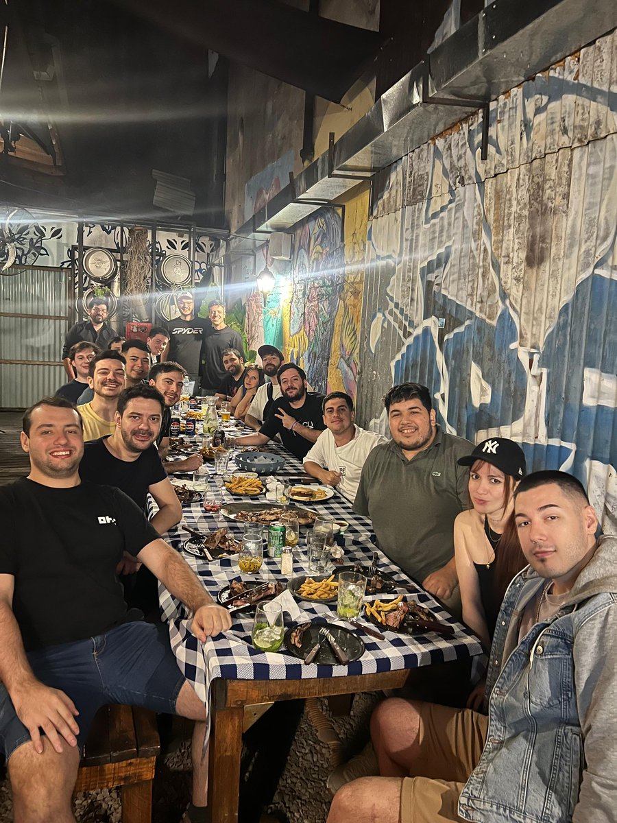 El mejor grupo <a href="/AxiePlus/">AxiePlus</a>