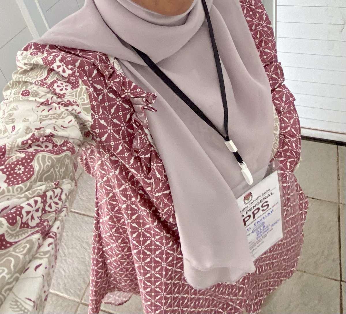 beli batik buat kondangan ❌
beli batik buat jadi anggota kpps ✅

So happy! bisa dapet baju batik yang cakep tapi harganya murce eyy 😍✨
One of my best purchase tahun 2024

What i see            vs         what i get 🌸