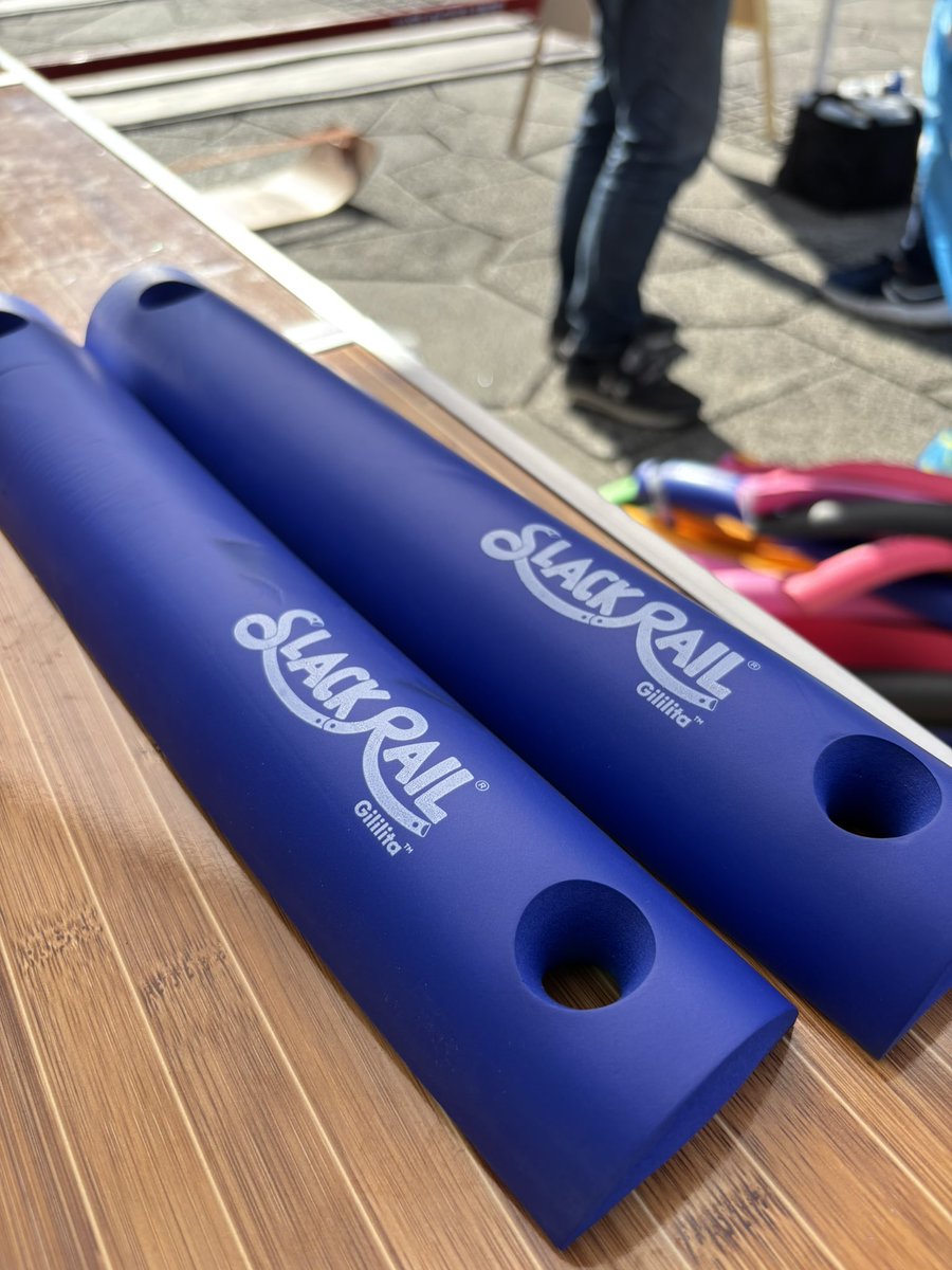 GenestMark6167's tweet photo. 最近の日課に体幹を鍛えるslack Railなるものを取り入れてみました😊
意外とこの上に立ち続けるのが難しい🤨
体幹のブレを感じます笑
#slackrail
#リモートで訛った体
#健康
#ITエンジニア https://t.co/8Glh25xvOF