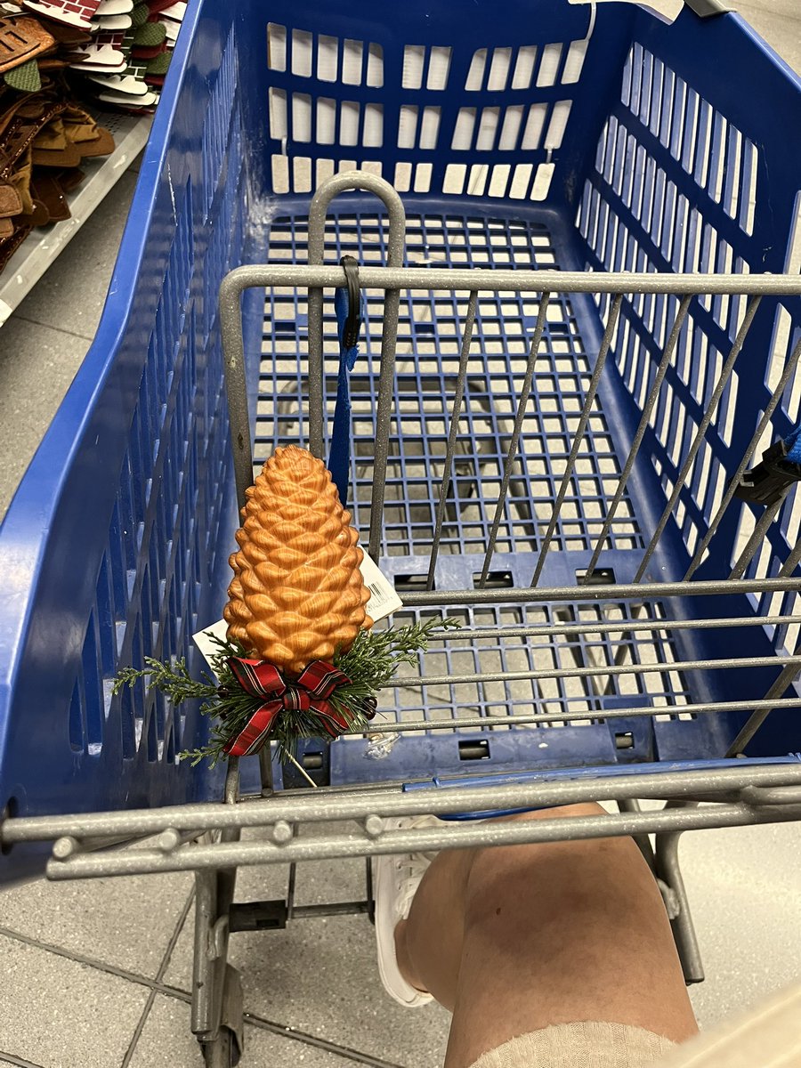 vero__Ge's tweet photo. Vamos por el súper, ahora probamos con esta piña, creen que también valga ? 😂😂 https://t.co/VdMYIMBn5P