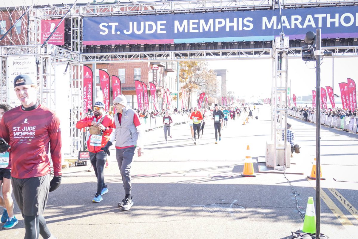 DavinClemons's tweet photo. Congratulations Rick 🥇@StJude Well done, good and faithful servant #IamUnleashed #2024stjudemarathon #Memphis #CEO https://t.co/LdRb0xMgwA
