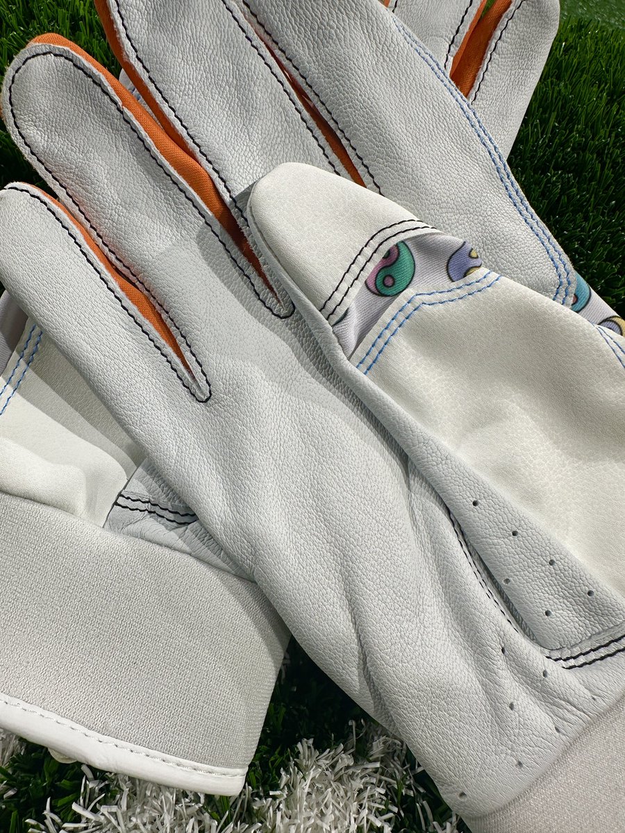 M.O.G BATTING GLOVES🔥

#ヴィクタス
#victus
