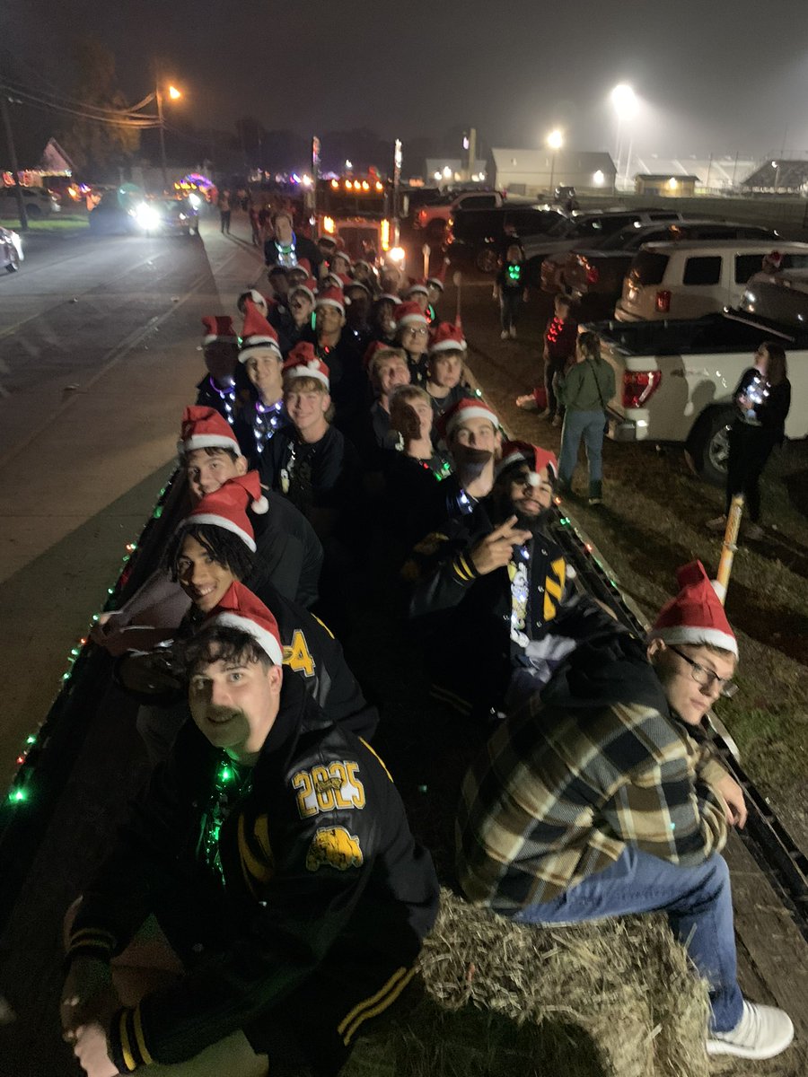 2024 Nederland Christmas Parade

Bulldog Football Float!