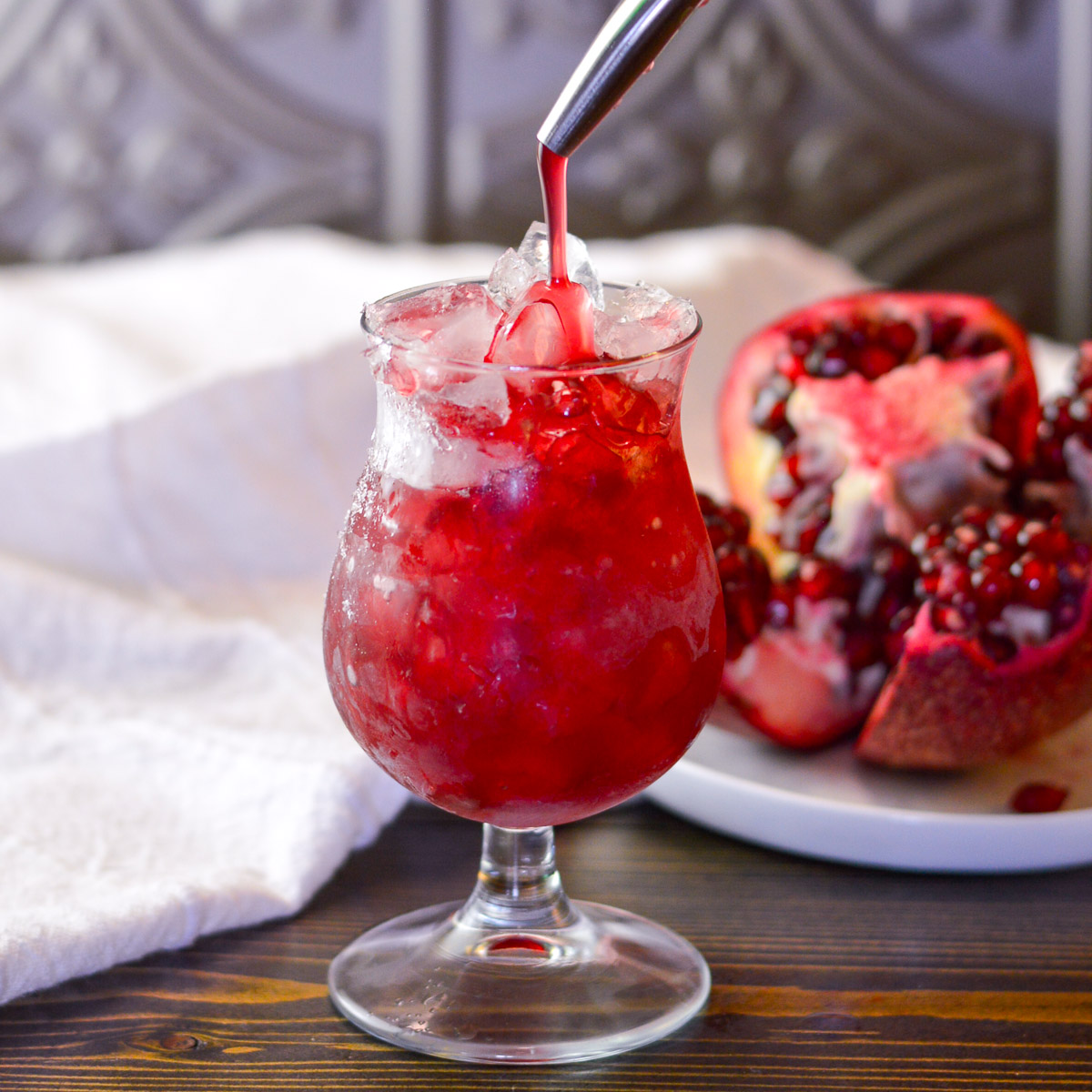 WholeMadeLiving's tweet photo. Natural Sweetness: DIY Grenadine! Elevate holiday cocktails and mocktails with rich flavor you won't find in store-bought grenadine. https://t.co/3ftTPoCLwz
#grenadine #pomegranates #pomegranatesimplesyrup #holidaycocktails #holidaymocktails #simplesyrup #pom #redsyrup https://t.co/GKTNQ4BtIh