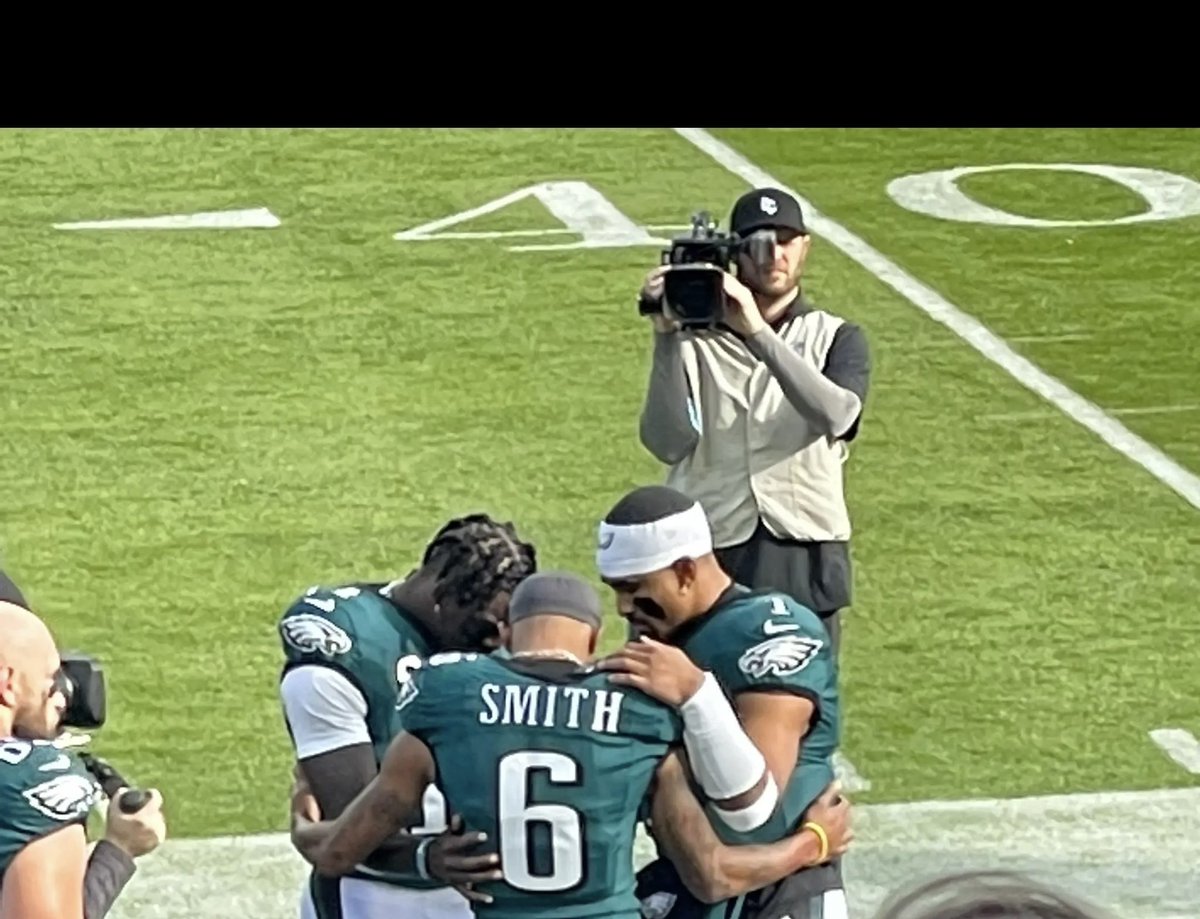 ixmjhorne's tweet photo. there is no way yall believe there is beef between Jalen Hurts and AJ Brown. This is them praying together before the game with smitty. Brandon Graham just worded that wrong . 🦅💚 https://t.co/lENr7AMWdn