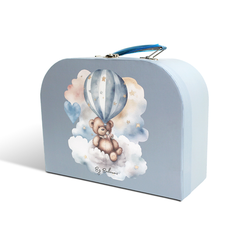 cfpackaging's tweet image. New Light Blue With Bear Print Paper Suitcase Gift Box
The overall design is a suitcase, which is easy to open and close.The handle is made of metal and is not easy to damage.The vertical stripes inside the box are cute and childish.🧸🩵
#giftbox #customizedpackaging #suitcasebox