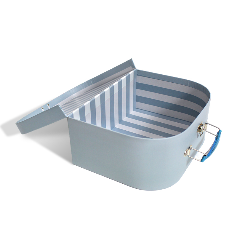 cfpackaging's tweet image. New Light Blue With Bear Print Paper Suitcase Gift Box
The overall design is a suitcase, which is easy to open and close.The handle is made of metal and is not easy to damage.The vertical stripes inside the box are cute and childish.🧸🩵
#giftbox #customizedpackaging #suitcasebox
