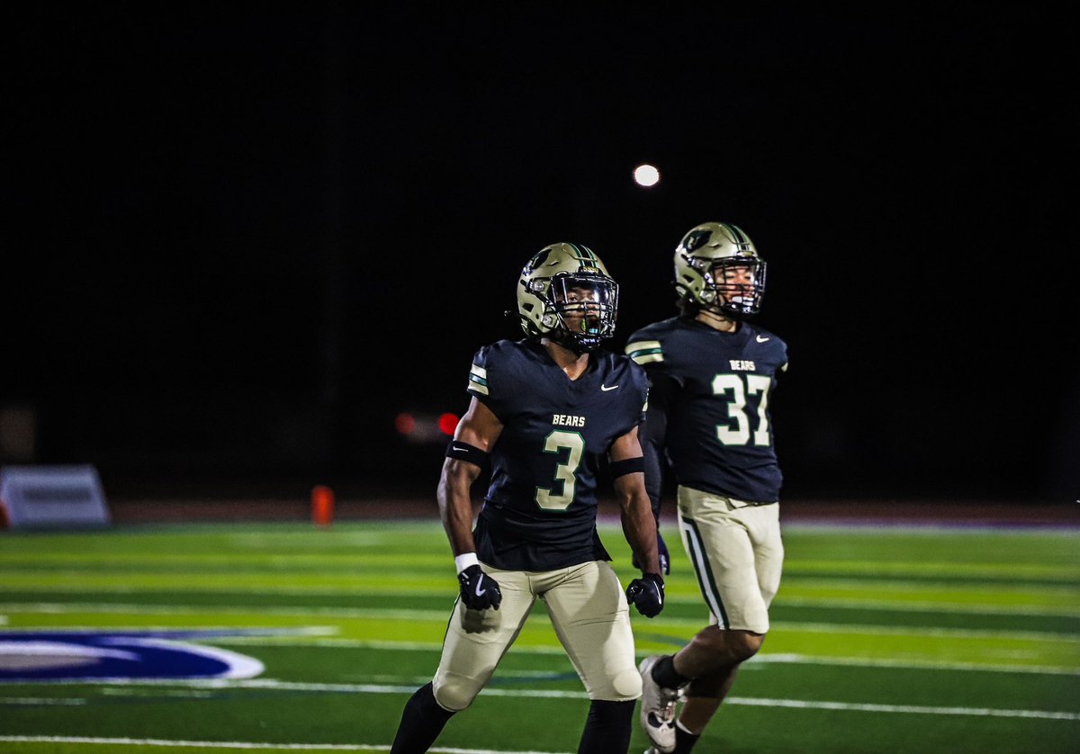 Itskaedynsmith's tweet image. Full season highlights. (Injured 4 games)
80 Tackles
25 Solo
6 Sacks
8 TFL
1 INT
2 FMB rec
4 QBH
hudl.com/v/2Qj7aJ
@JUSTCHILLY @azc_obert @therealbeadle @thehonestupdate @AZHSFB @AZPreps365