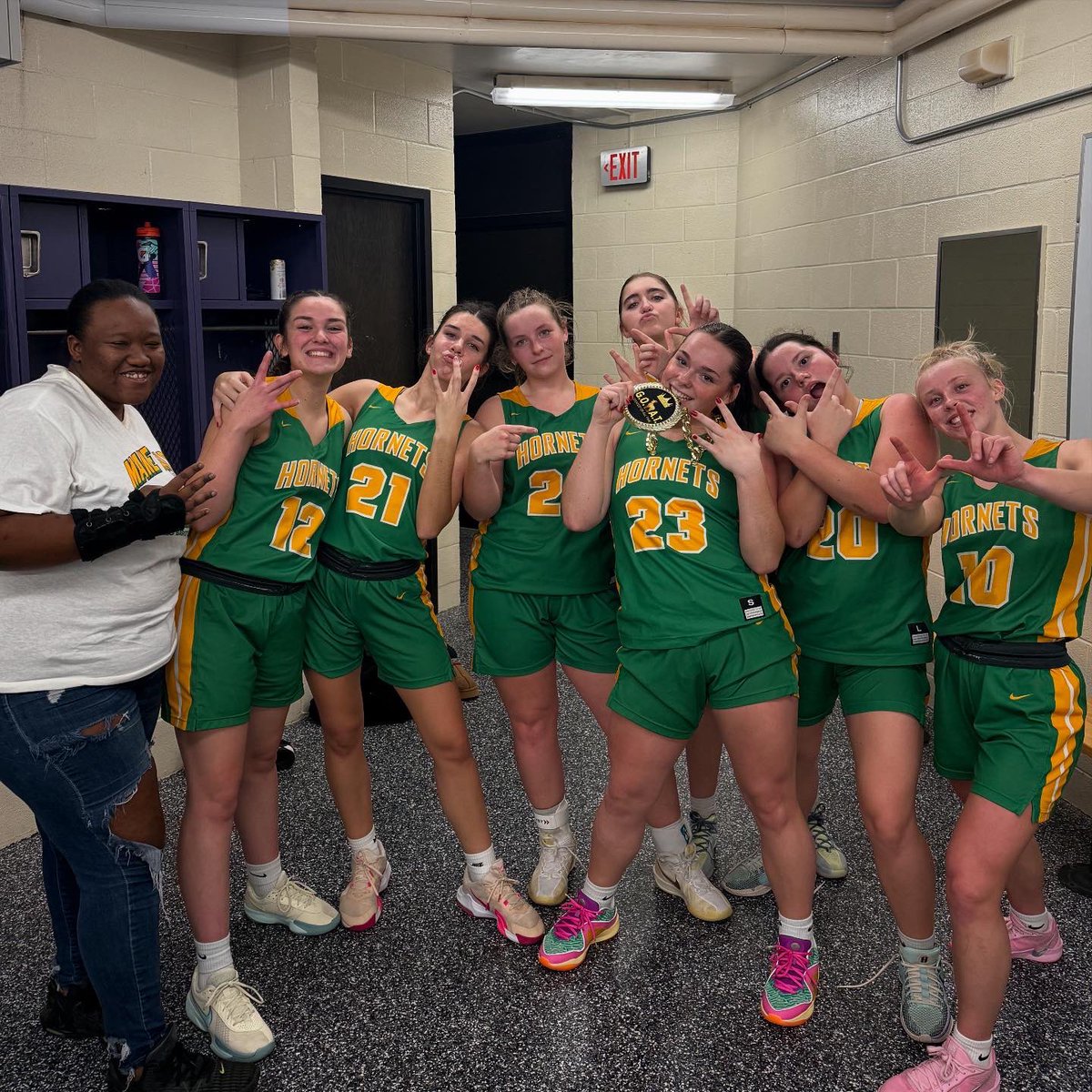 And that’s a W. Katelyn Duffman with our DEFENSIVE PLAYER OF THE GAME. 😤😤😤<a href="/MMcvetta/">Morgan McVetta</a> led the way offensively with a game high 21 points 🏀🏀