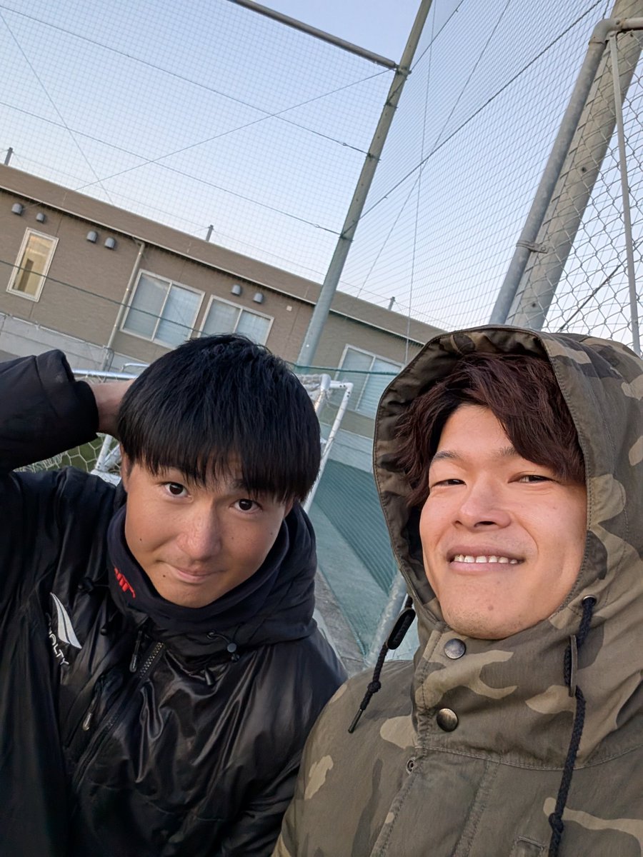 トップ昇格の翌日に1年ぶりに政田へ！
ずっといけてなかったユースのプレミアリーグ、最終節にやっと行けました😂
1年ぶりに観る彼らは本当にたくましくなってて誇らしかった💪
この写真は一部メンバーですがほぼ全員と話もでき自分もこれからガンバろうと元気をもらえた！
#ファジアーノ岡山ユース